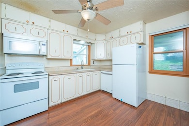 803 E 12th Street Place N, Newton, IA 50208 - photo 7