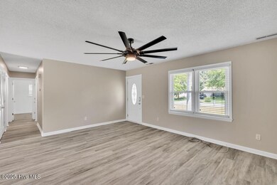 1217 Castle Dr, Jacksonville, NC 28546 - photo 4