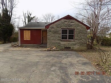 9003 Maple Rd, Louisville, KY 40229 - photo 5
