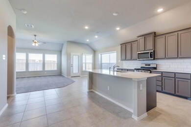 911 Beverly Dr, Cleburne, TX 76033 - photo 3