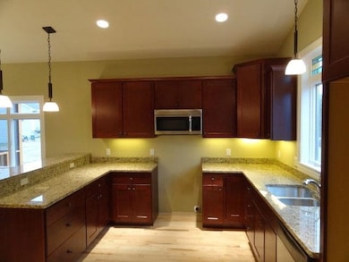 810 Ashworth Dr, Oregon, WI 53575 - photo 3