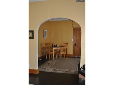 Do you like higher ceilings? Found here! Adjoining