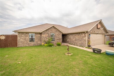 972 Red Oak St, Elkins, AR 72727 - photo 2