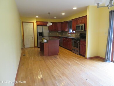 151 Willow Dr, Hawley, PA 18428 - photo 4