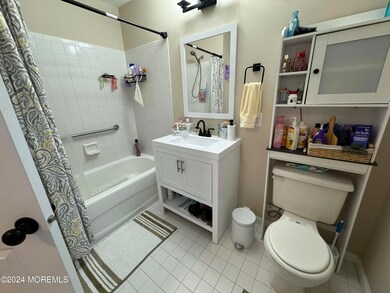 402 Wedgewood Cir, Belford, NJ 07718 - photo 7