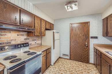 1478 97th Ave NW - Web Quality - 006 - 08 Kitchen.jpg