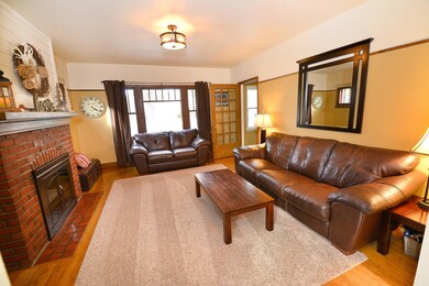 Living Room w/fplc