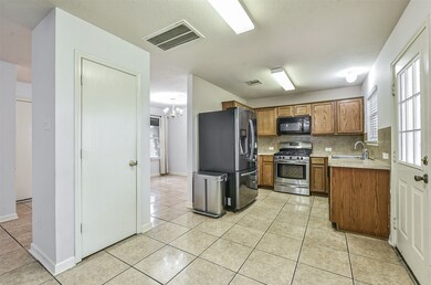 8911 Doak Ln, Houston, TX 77075 - photo 7