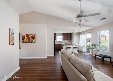 9011 Teak Dr, Louisville, KY 40228 - photo 5