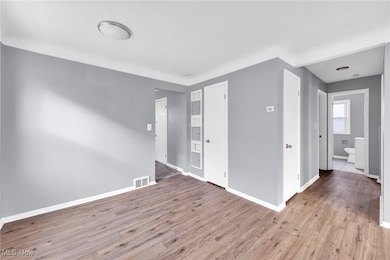 4666 E 86th St, Garfield Heights, OH 44125 - photo 4