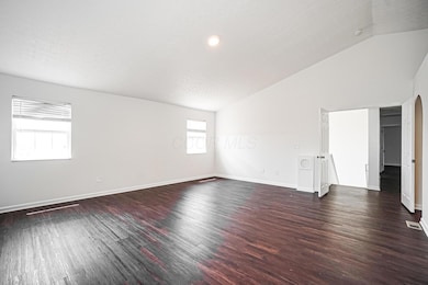 8-photo-Family-Room-3189a373-4dcf-46ff-b