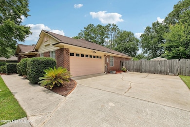 2-web-or-mls-Moon Harbor Way-S1007-002