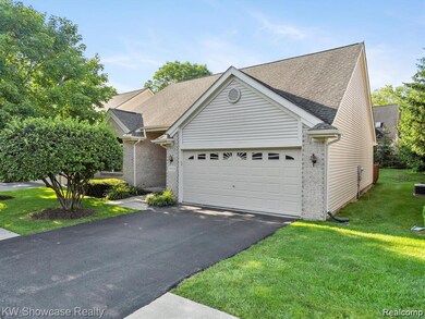 5523 Ashby Ct unit 2, Waterford, MI 48327 - photo 2