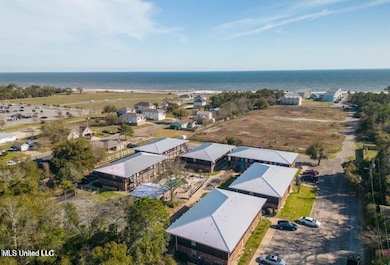 1550 E Second St unit T121, Pass Christian, MS 39571 - photo 2