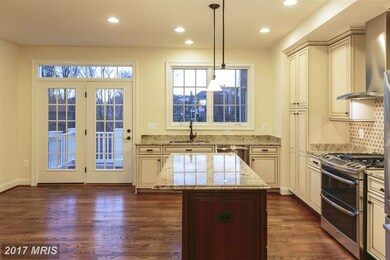 10687 Yorktown Ct, Fairfax, VA 22030 - photo 2