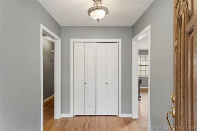 Welcom Home! Front Entry with Wide Storage/ Coat C