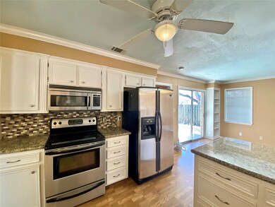 2400 Hillcrest Dr, Bay City, TX 77414 - photo 5