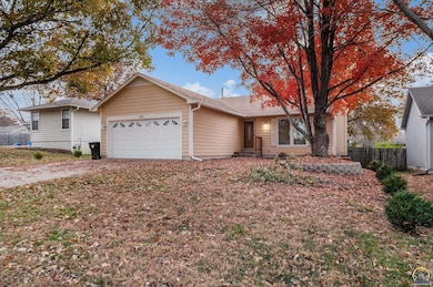 3525 SW Kent Ct, Topeka, KS 66614 - photo 2