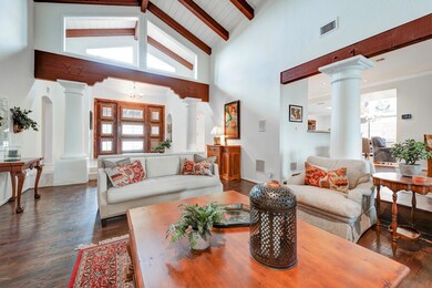 005_Living Room