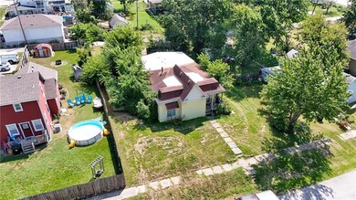 318 N Jeffreys St, Pleasant Hill, MO 64080 - photo 4