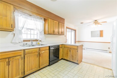 Good sized kitchen with lots of work and storage s