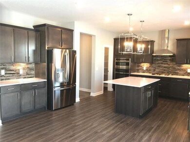Benefit from the high end chef's kitchen with walk