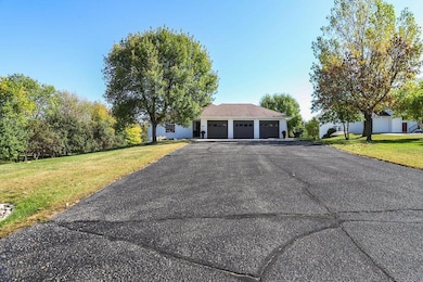 3601 Pebble Hills Dr, Fergus Falls, MN 56537 - photo 2