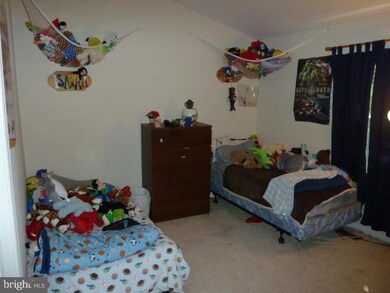 9580 Lindenbrook St, Fairfax, VA 22031 - photo 7