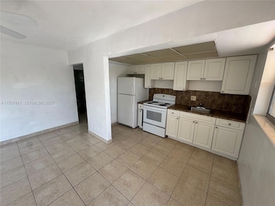 1427 NE 56th St unit 1-7, Fort Lauderdale, FL 33334 - photo 4