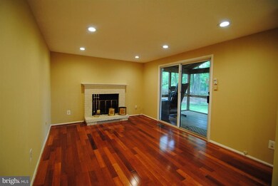 3115 Nestlewood Dr, Herndon, VA 20171 - photo 4