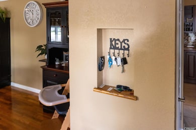 926 Hobson St, Lander, WY 82520 - photo 5