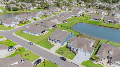 Birds eye view of property featuring a residential