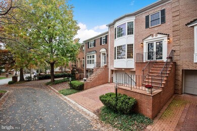 9453 Turnberry Dr, Potomac, MD 20854 - photo 2