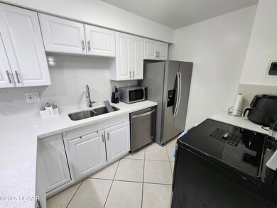 Daytona Beach Ocean Towers unit 709, Daytona Beach, FL 32118 - photo 4