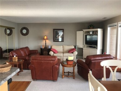 Lake Front Great Room, Nicely Furnished