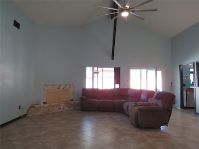 1112 N Heron Dr, Seabrook, TX 77586 - photo 3