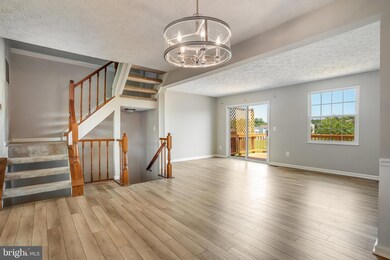 13315 Burkitts Rd, Fairfax, VA 22033 - photo 4