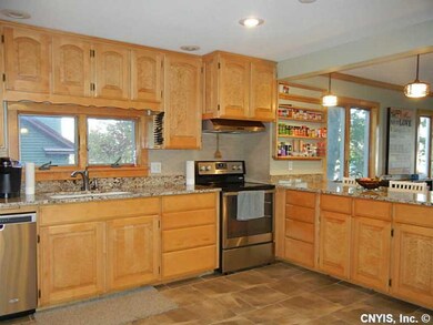 Kitchen. Birds eye Maple kitchen