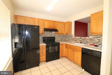 6834 Amber Hill Ct, District Heights, MD 20747 - photo 5