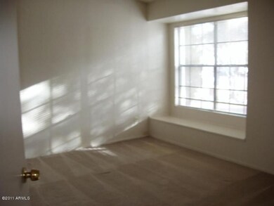 Master Bedroom w/Bench seat at window