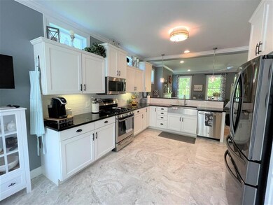 105 Waterlefe Way, Colchester, VT 05446 - photo 5