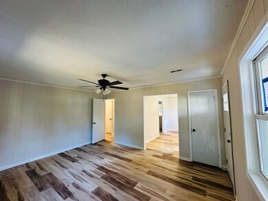 319 W Magnolia St, Fitzgerald, GA 31750 - photo 4