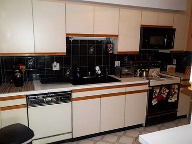 42 Village Ct, West Warwick, RI 02893 - photo 7