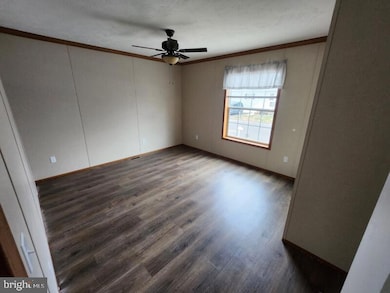 1047 Aldrich Dr, Morrisville, PA 19067 - photo 6