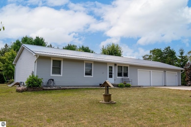1004 Bishop Ln, Weidman, MI 48893 - photo 4