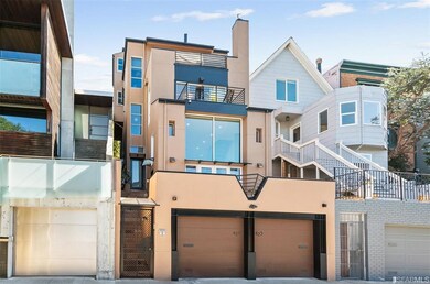 Rare loft-like voluminous and airy residence located on a prime Noe Valley view block