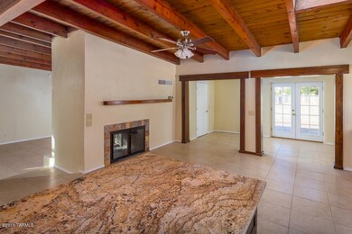 7 kitchen  entry