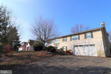 561 Fernwood Ave, Saint Clair, PA 17970 - photo 2