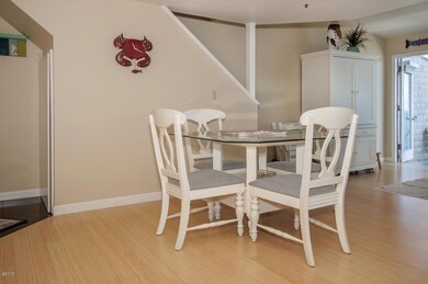 Dining Area - View 2 (1280x850)