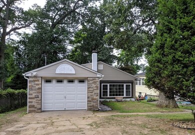 47 Glenmore St, Springfield, MA 01129 - photo 2